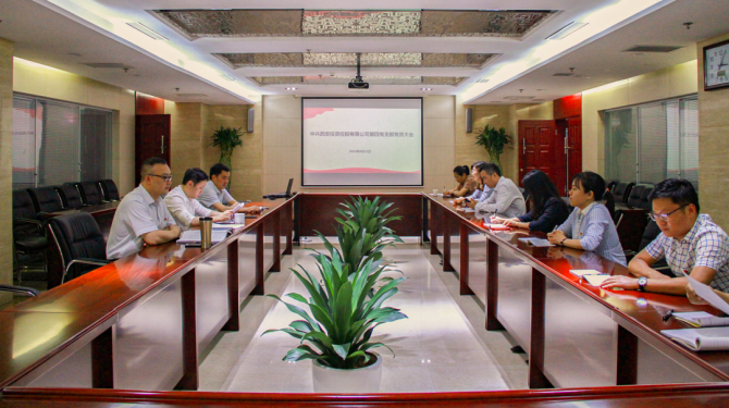 杜巖岫同志參加支部活動(dòng)，為黨員講授黨課