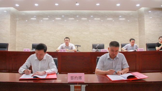 西投控股舉行公司經(jīng)理層及全資子公司、主要控股公司經(jīng)理層崗位聘任協(xié)議簽訂儀式