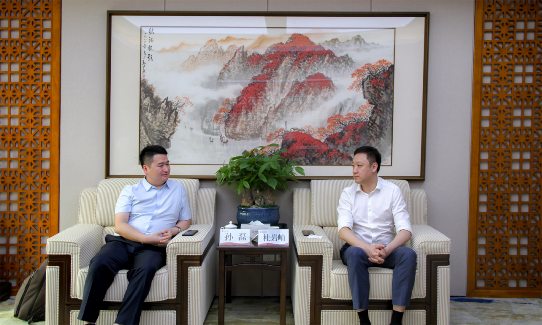 西安投資控股黨委書記、董事長(zhǎng)杜巖岫會(huì)見(jiàn)西南證券江蘇分公司副總經(jīng)理一行