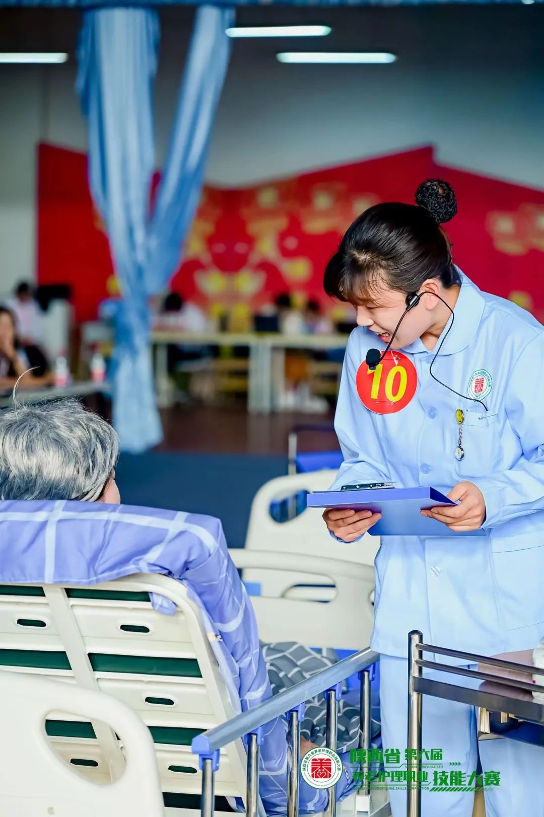 頤悅養(yǎng)老公司的李露露，你是好樣的！