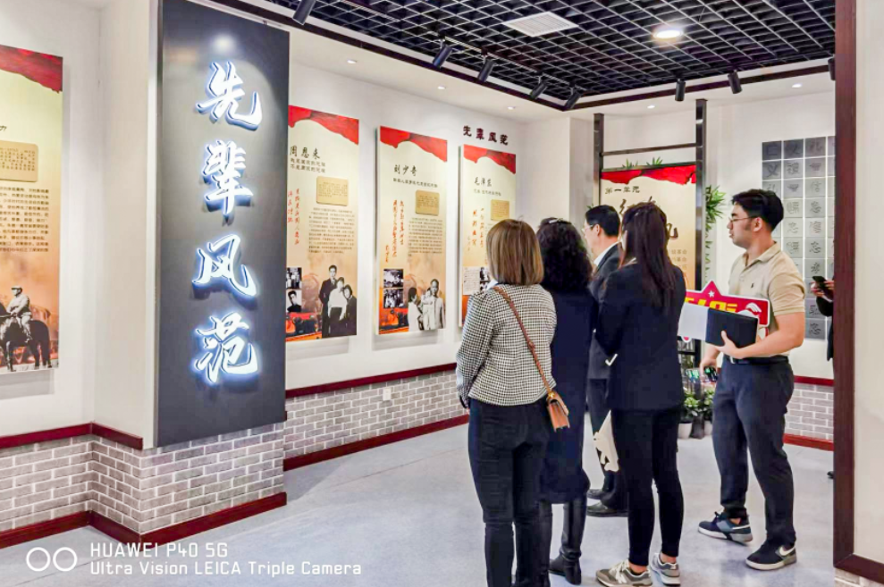 公司固定收益部黨支部、投行業(yè)務(wù)部黨支部、綜合事務(wù)部與金融（產(chǎn)業(yè)）基地保障黨支部開展聯(lián)合黨日活動(dòng)