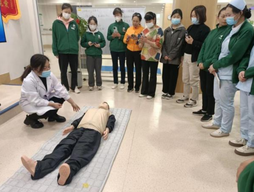 “救”在身邊！共筑服務(wù)安全——頤信養(yǎng)老舉辦急救技能培訓(xùn)