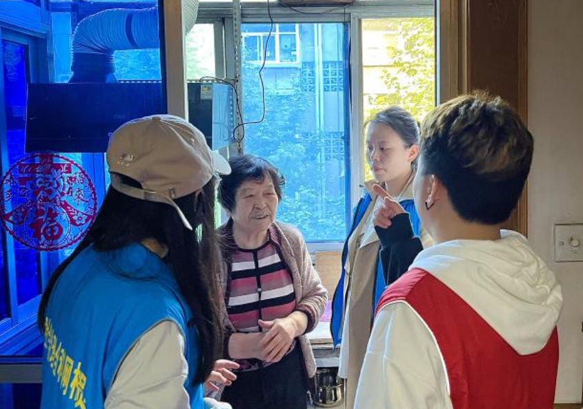 頤信養(yǎng)老開展“三助服務(wù)進社區(qū) 尊嚴(yán)養(yǎng)老暖人心”服務(wù)活動