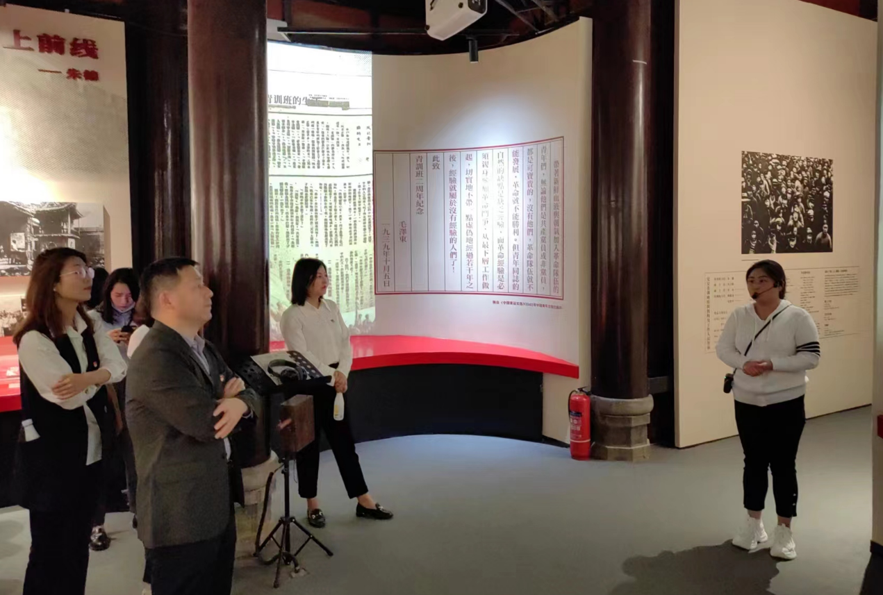 “重溫紅色歲月，弘揚革命精神” ——人力資源中心支部暨投資管理部黨支部主題聯(lián)合黨日活動