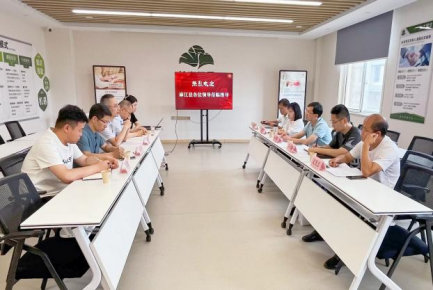 麻江縣縣委副書記、縣人民政府縣長楊興濤一行到頤信養(yǎng)老公司進(jìn)行康養(yǎng)項(xiàng)目考察