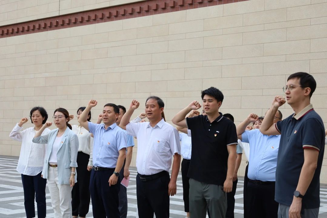 西安投資控股聯(lián)合市財(cái)政局相關(guān)黨支部開展主題黨日活動(dòng) 西安投資控股聯(lián)合市財(cái)政局相關(guān)黨支部開展主題黨日活動(dòng)